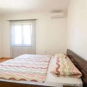 apartment-guest-house-leo.hotelinzadar.com/